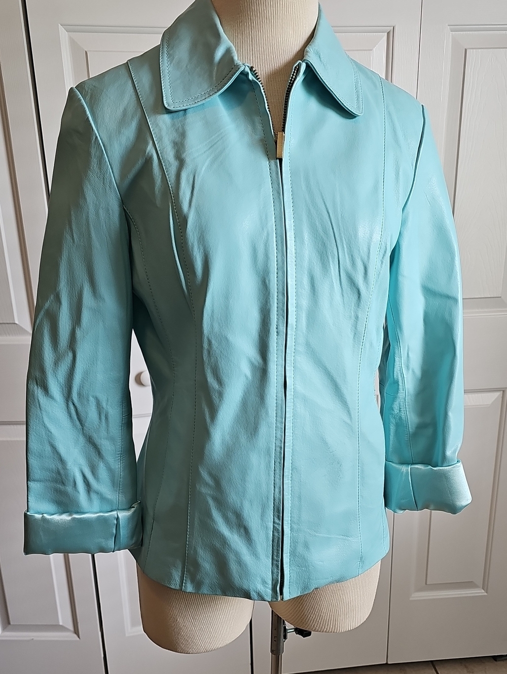 Colebrook Light Blue Women's Leather Zip-Front Jacket With Pockets Sixe 4.